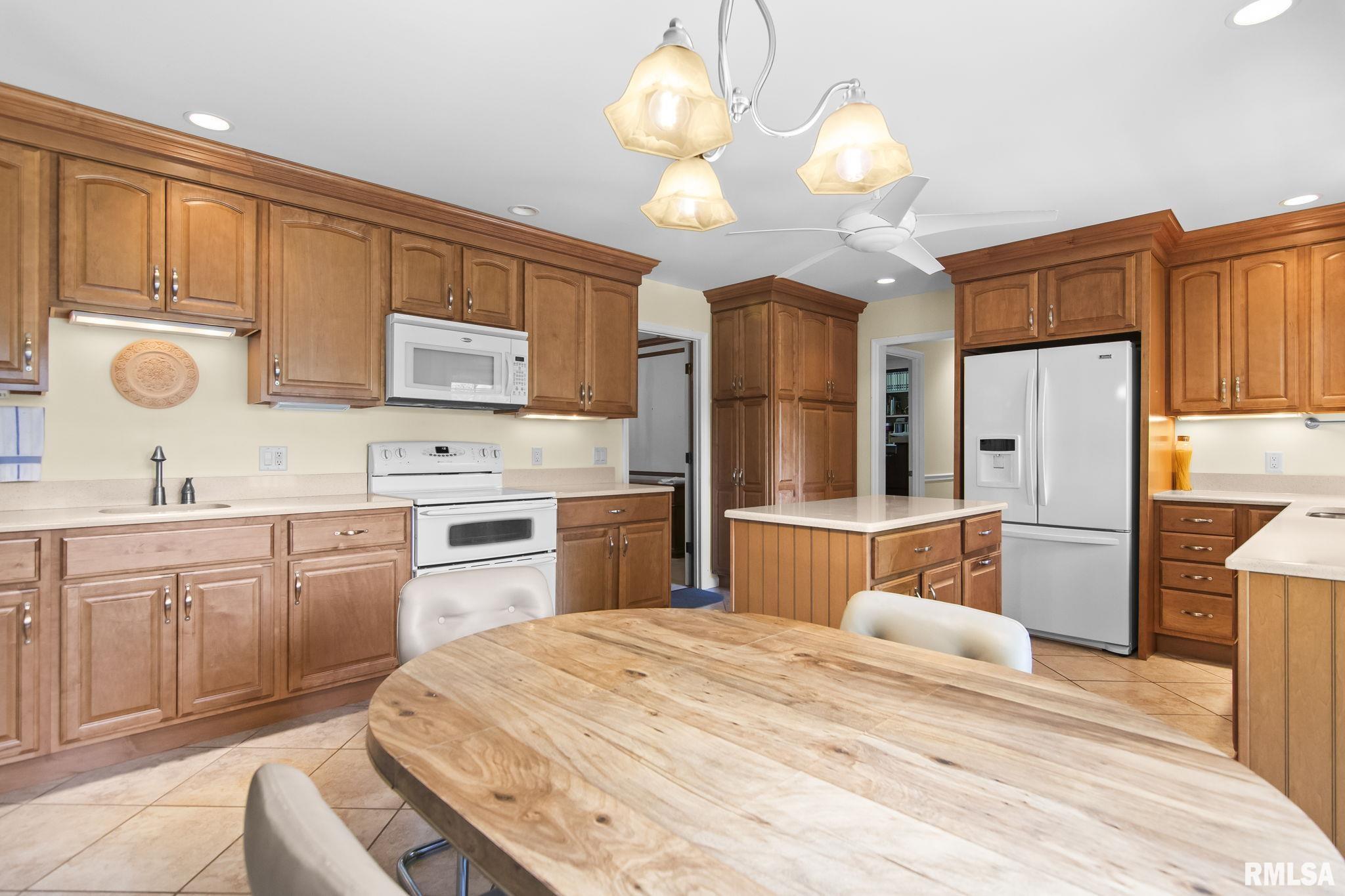91 Pinehurst Drive Springfield, IL 62704 - Photo 11 of 46