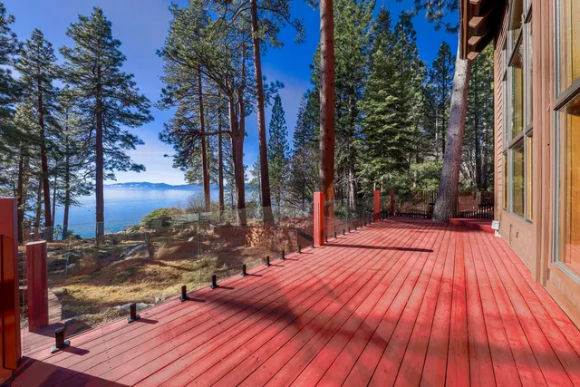 a view of a pathway with a yard