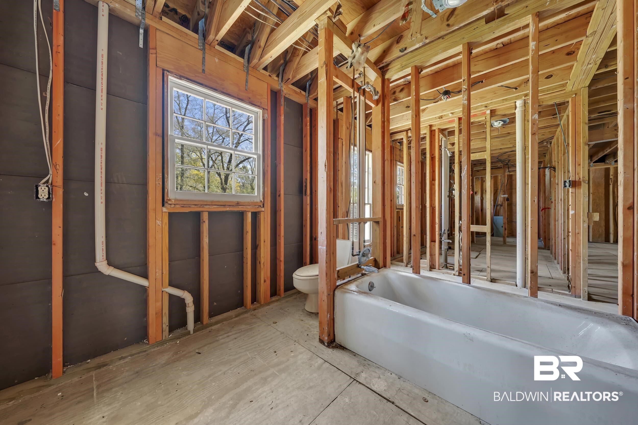 5801 South Fairfax Road Mobile, AL 36608 - Photo 27 of 29 Bathroom featuring toilet and a bath