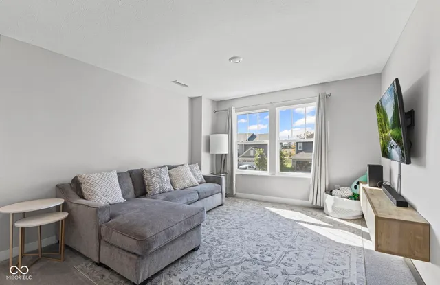 $419,900 | 2433 South Copperstone Drive, New Palestine, IN 46163