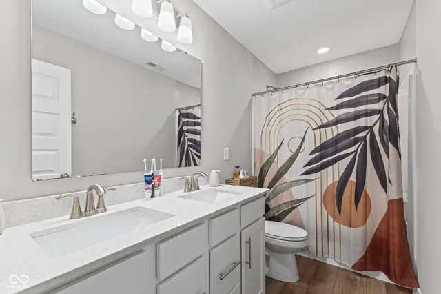 $419,900 | 2433 South Copperstone Drive, New Palestine, IN 46163