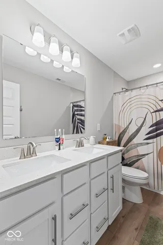 $419,900 | 2433 South Copperstone Drive, New Palestine, IN 46163