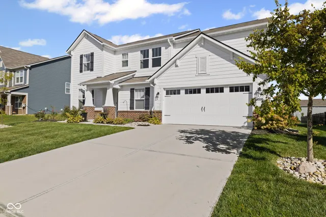 $419,900 | 2433 South Copperstone Drive, New Palestine, IN 46163