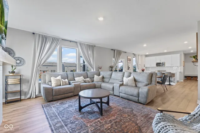 $419,900 | 2433 South Copperstone Drive, New Palestine, IN 46163