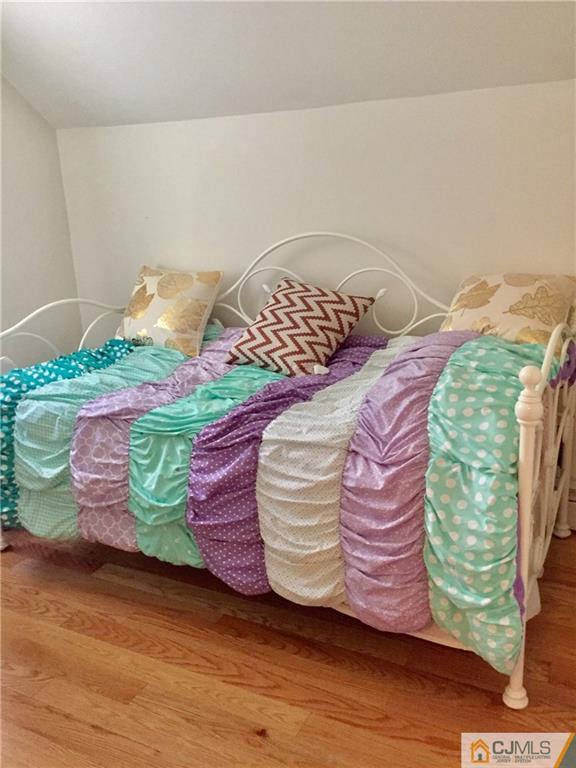 387 Middle Road Hazlet, NJ 07730 - Photo 11 of 20 a room with a bed