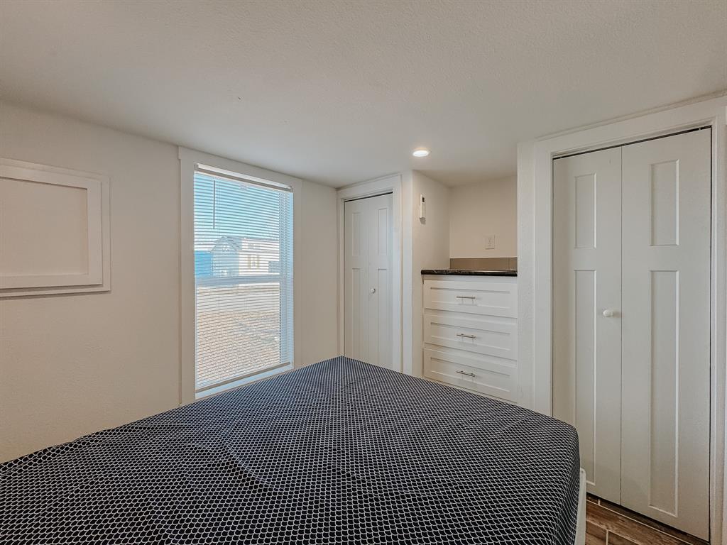 6422 Peninsula Road Kerens, TX 75144 - Photo 8 of 16 a view of empty room with windows