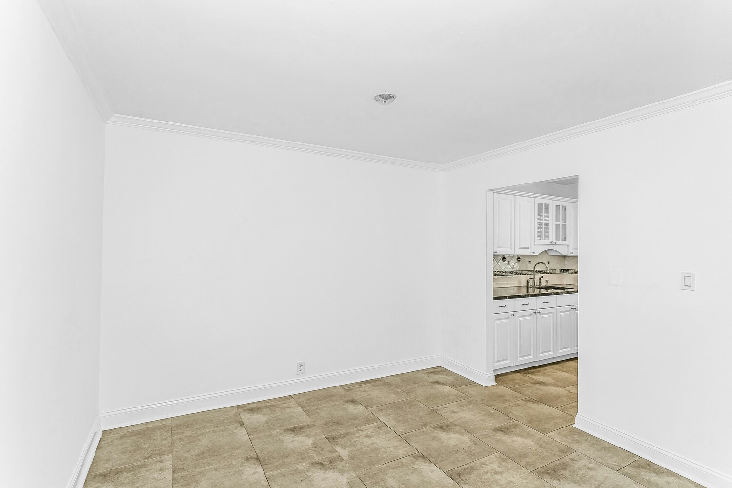 78-07 Springfield Boulevard, Unit UPPR Queens, NY 11364 - Photo 8 of 23