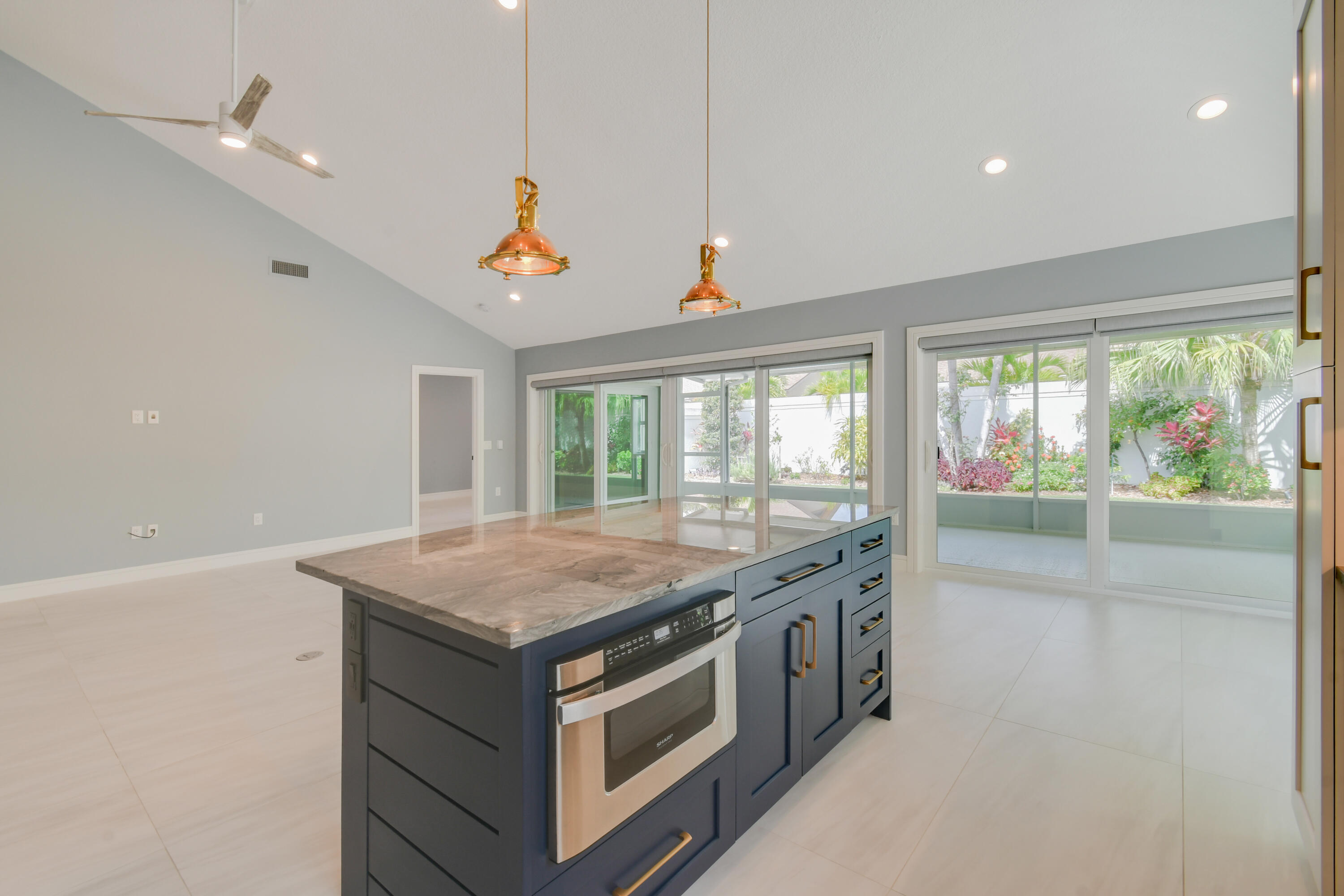 438 River Edge Road Jupiter, FL 33477 - Photo 18 of 80 Island-Living area