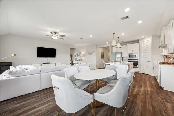 $2,900 | 2707 Oakheath Crest, Pearland, TX 77089