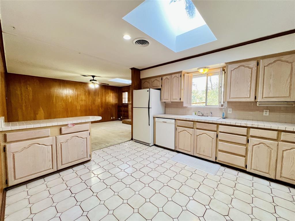 8715 Labron Avenue Dallas, TX 75209 - Photo 12 of 29
