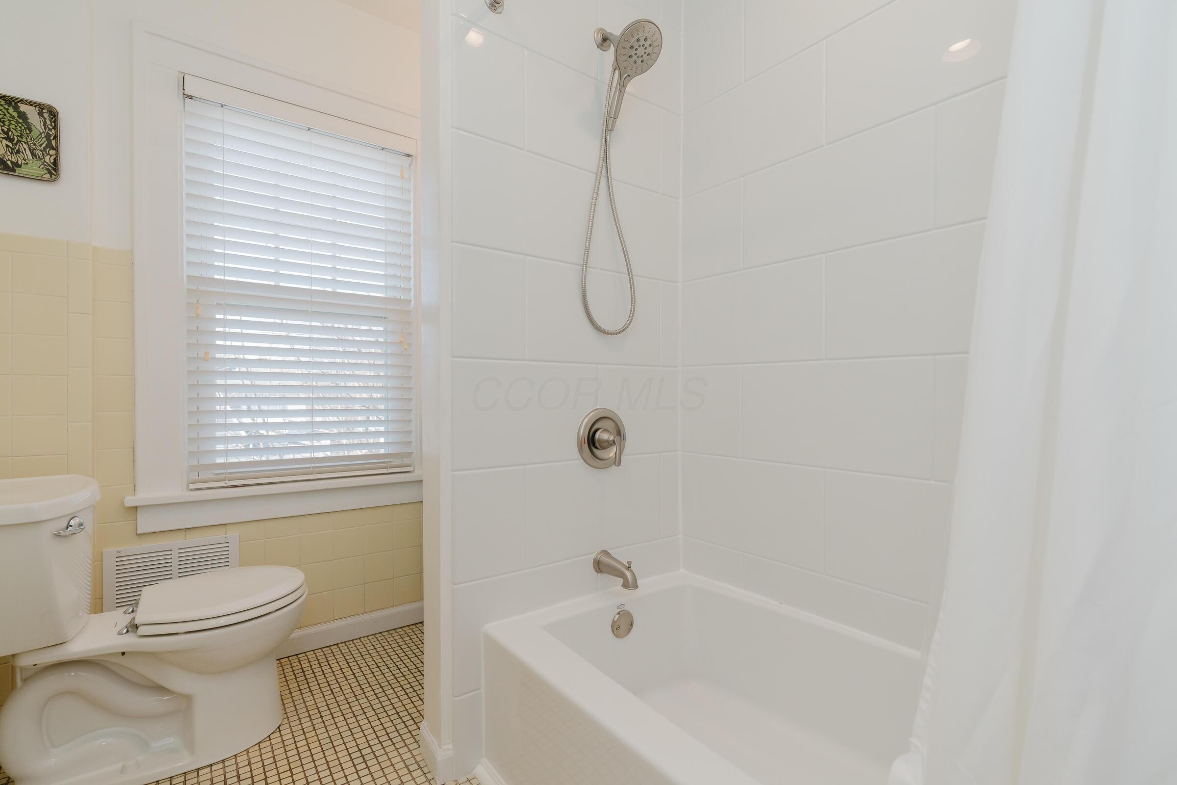 278 Crestview Road Columbus, OH 43202 - Photo 29 of 50 Full bathroom