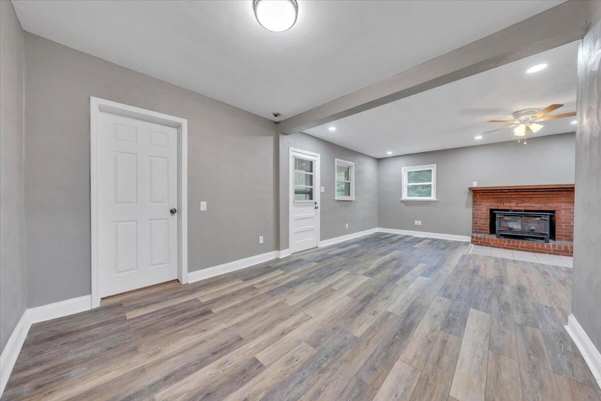 2415 Overlook Road Northeast Roanoke, VA 24012 - Photo 11 of 31 11-MIB05105