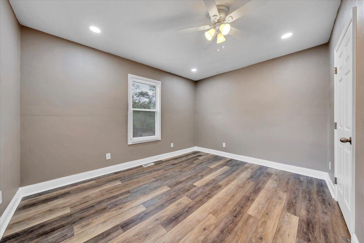 2415 Overlook Road Northeast Roanoke, VA 24012 - Photo 16 of 31 16-MIB05126