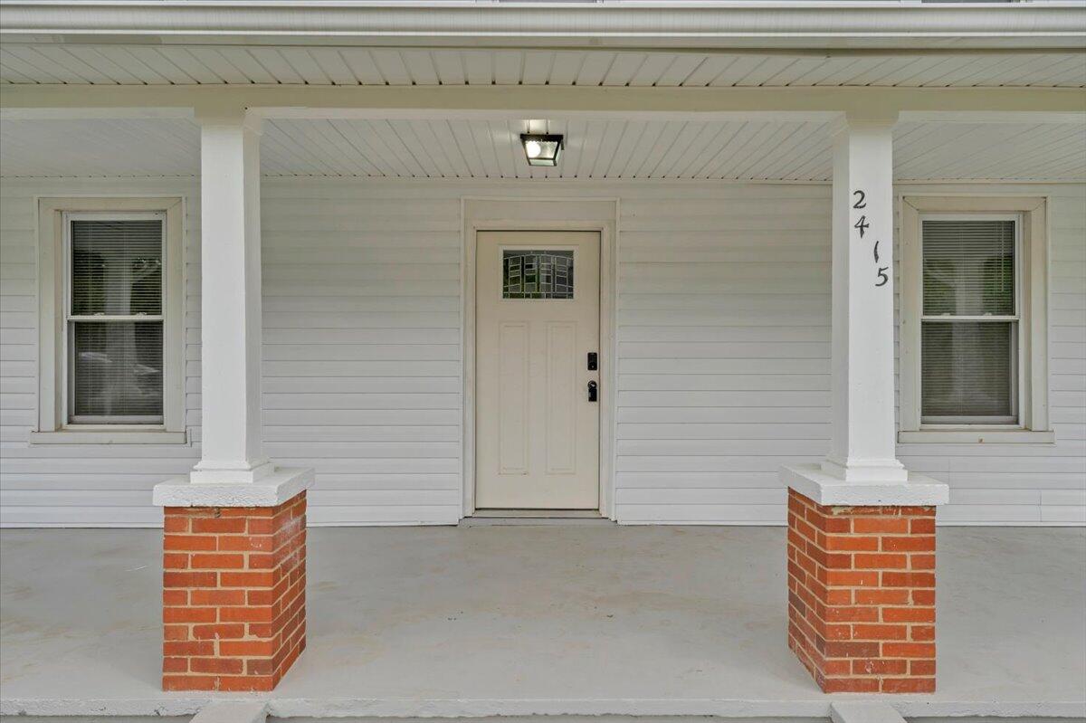 2415 Overlook Road Northeast Roanoke, VA 24012 - Photo 2 of 31 02-MIB05159-R5