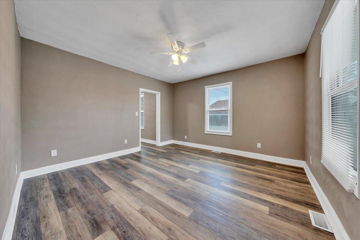 2415 Overlook Road Northeast Roanoke, VA 24012 - Photo 3 of 31 03-MIB05087