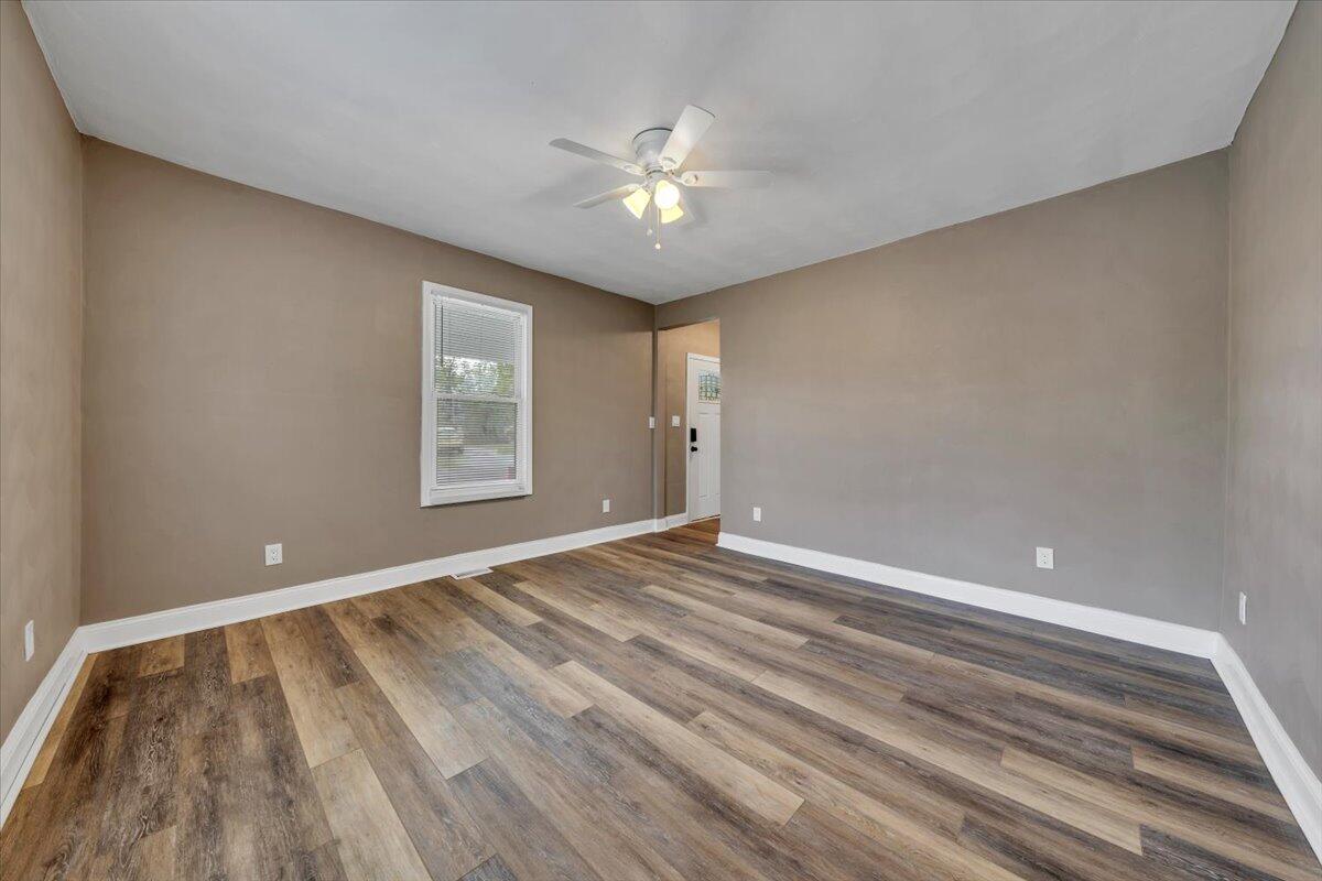 2415 Overlook Road Northeast Roanoke, VA 24012 - Photo 4 of 31 04-MIB05090