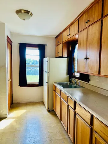 $120,000 | 521 East 161st Place, South Holland, IL 60473