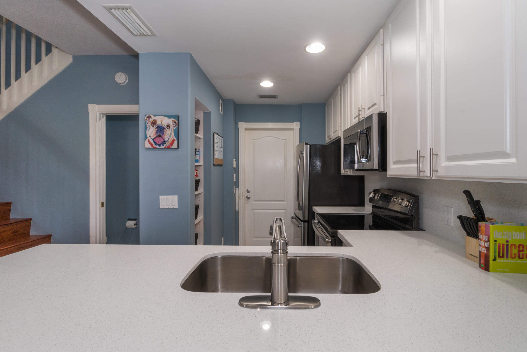 262 Iris Drive Jupiter, FL 33458 - Photo 8 of 28 KITCHEN ALL CLOSE