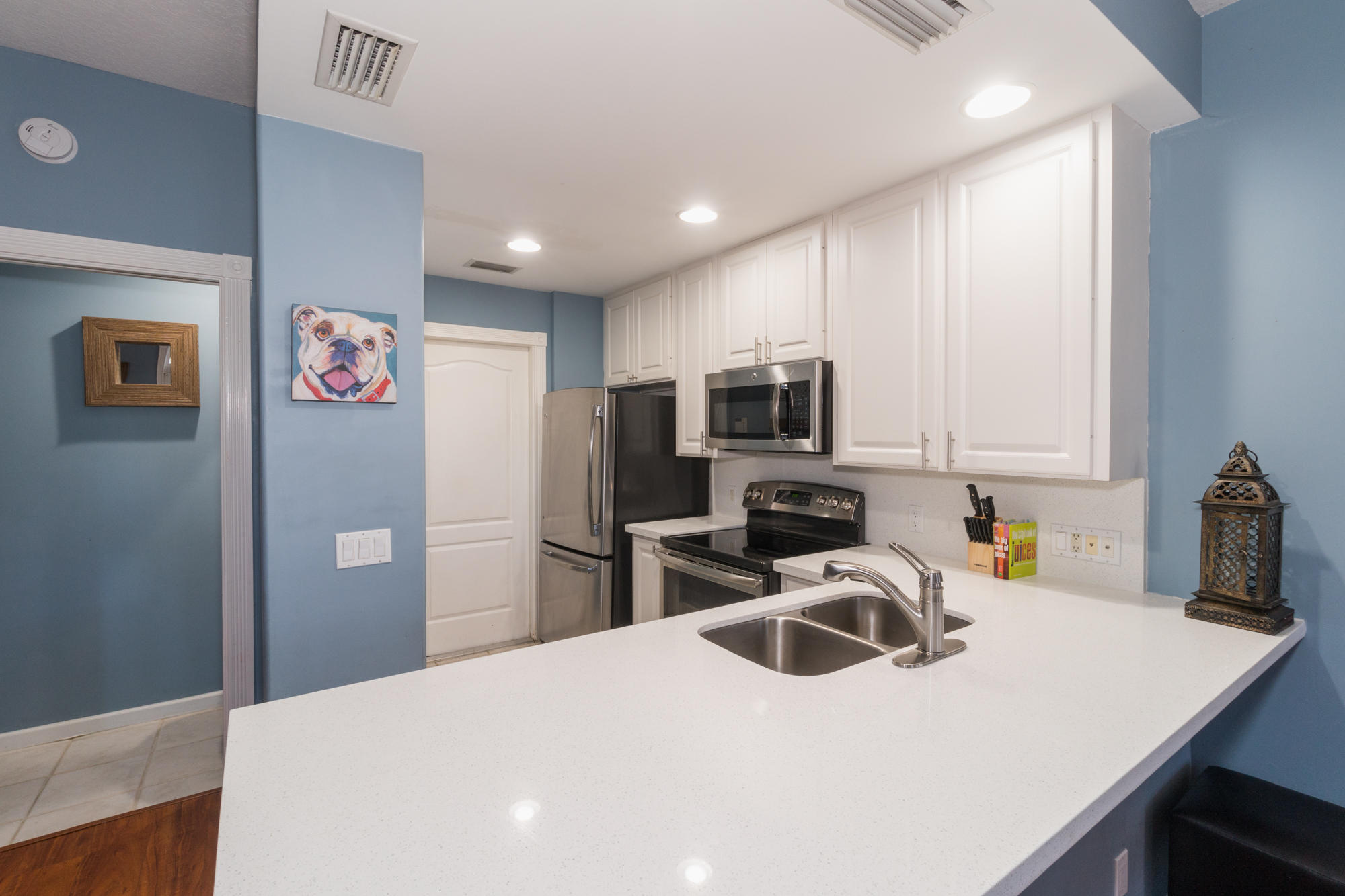 262 Iris Drive Jupiter, FL 33458 - Photo 10 of 28 KITCHEN