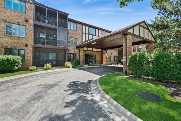 $299,900 | 7800 Forest Hill Lane, Unit 108, Palos Heights, IL 60463
