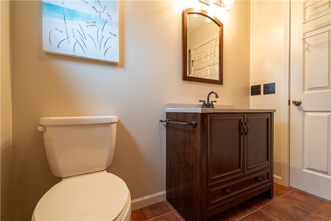 595 Lake Road Webster, NY 14580 - Photo 39 of 49 2nd floor full bathroom - newer vanity