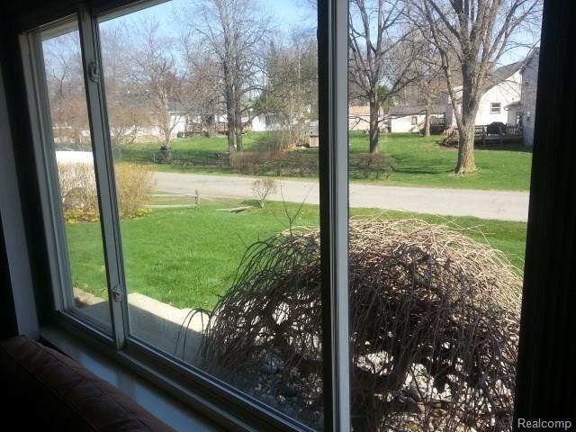 4090 Mapleleaf Road Waterford, MI 48328 - Photo 27 of 31 20150424_163010.jpg