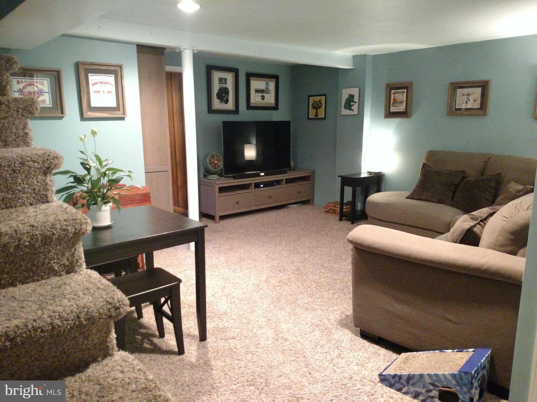 253 Ridge Avenue Towson, MD 21286 - Photo 23 of 30 Family Room