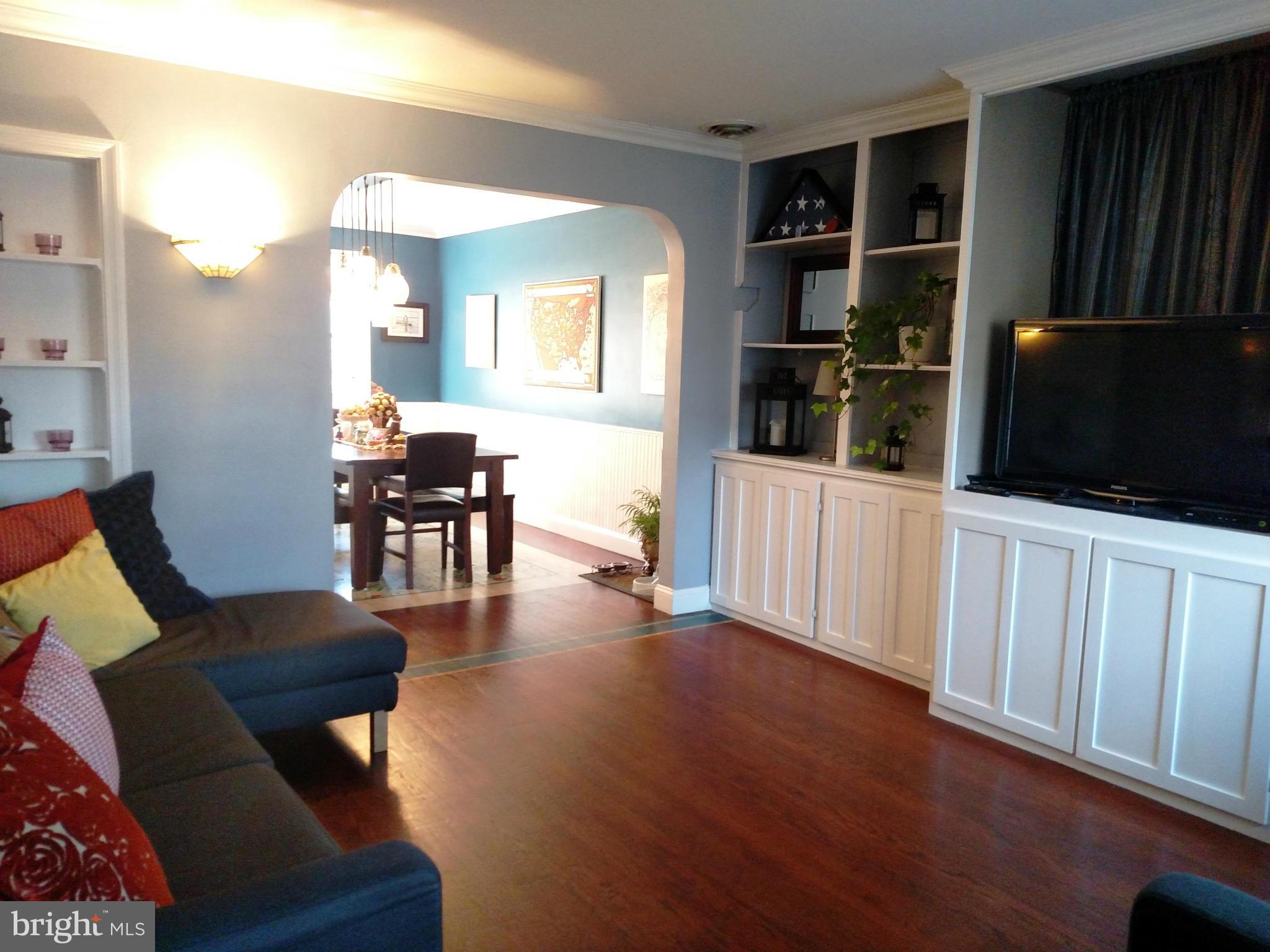 253 Ridge Avenue Towson, MD 21286 - Photo 6 of 30 Living Room