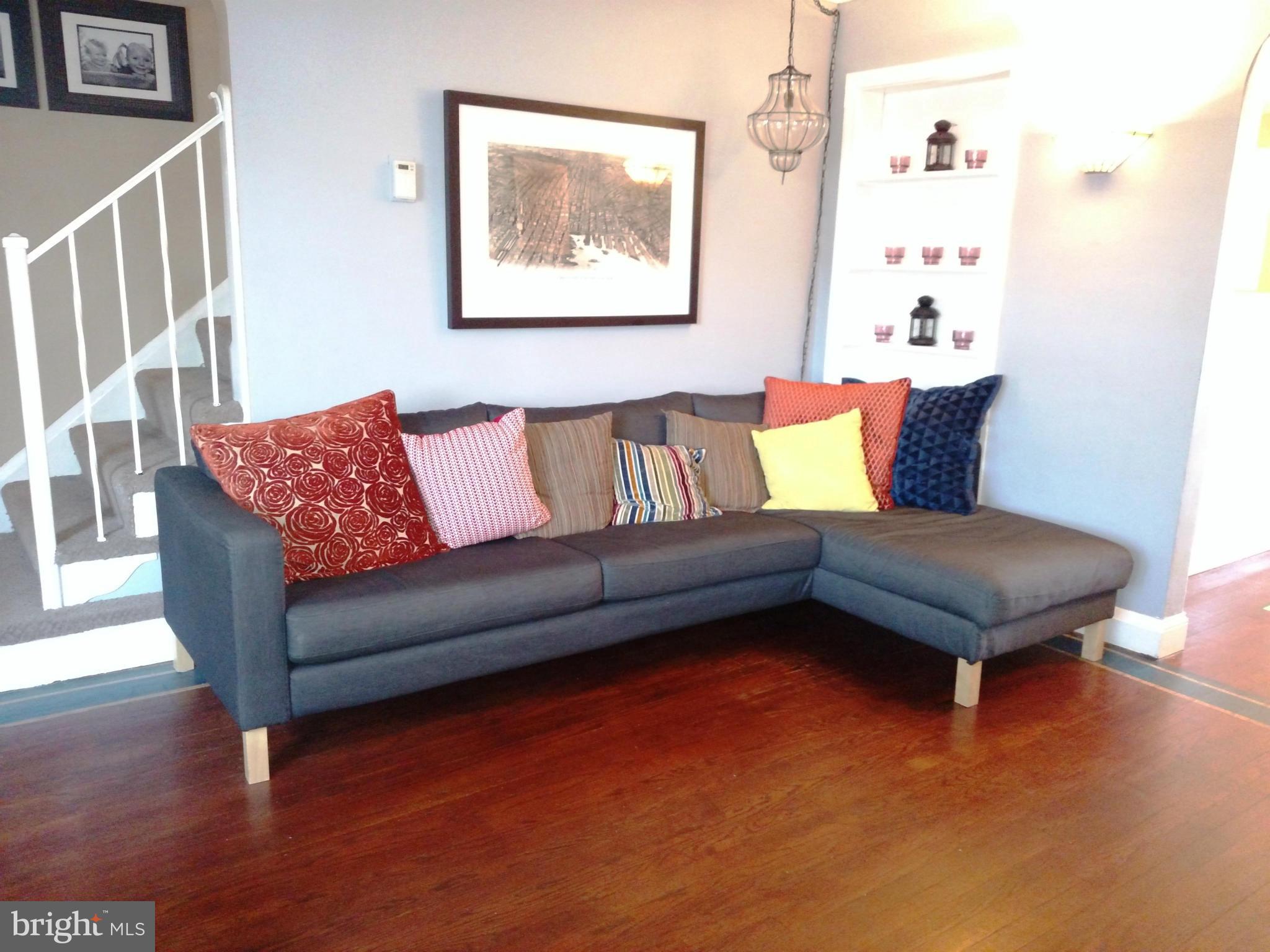 253 Ridge Avenue Towson, MD 21286 - Photo 8 of 30 Living Room