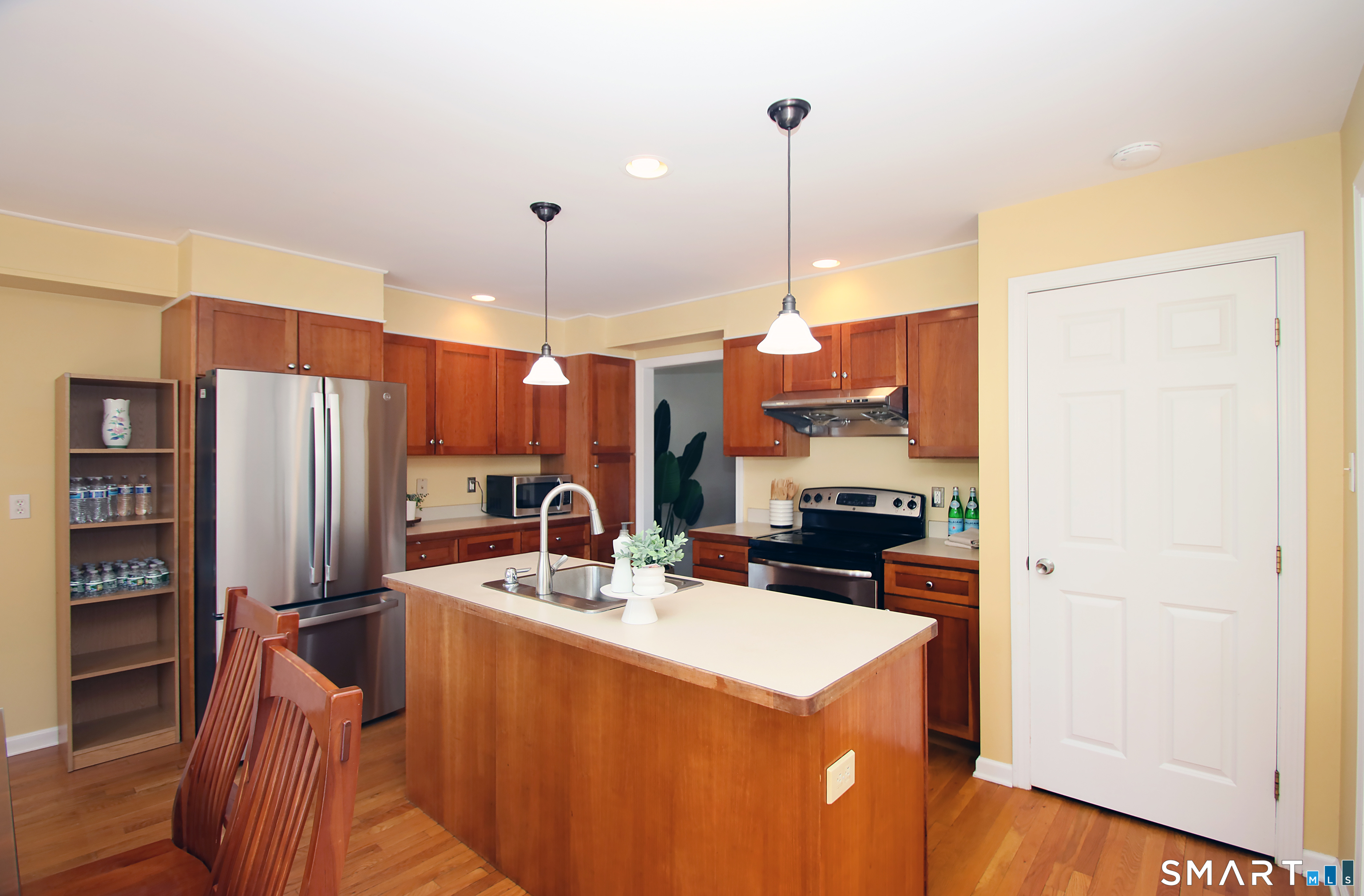 4 Meadow Road Newtown, CT 06470 - Photo 13 of 38