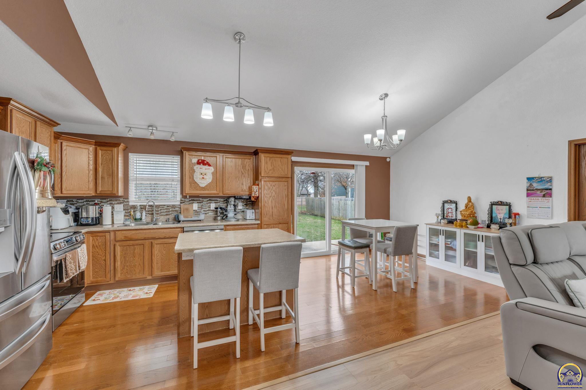 4312 Southeast Chisolm Road Topeka, KS 66609 - Photo 11 of 37