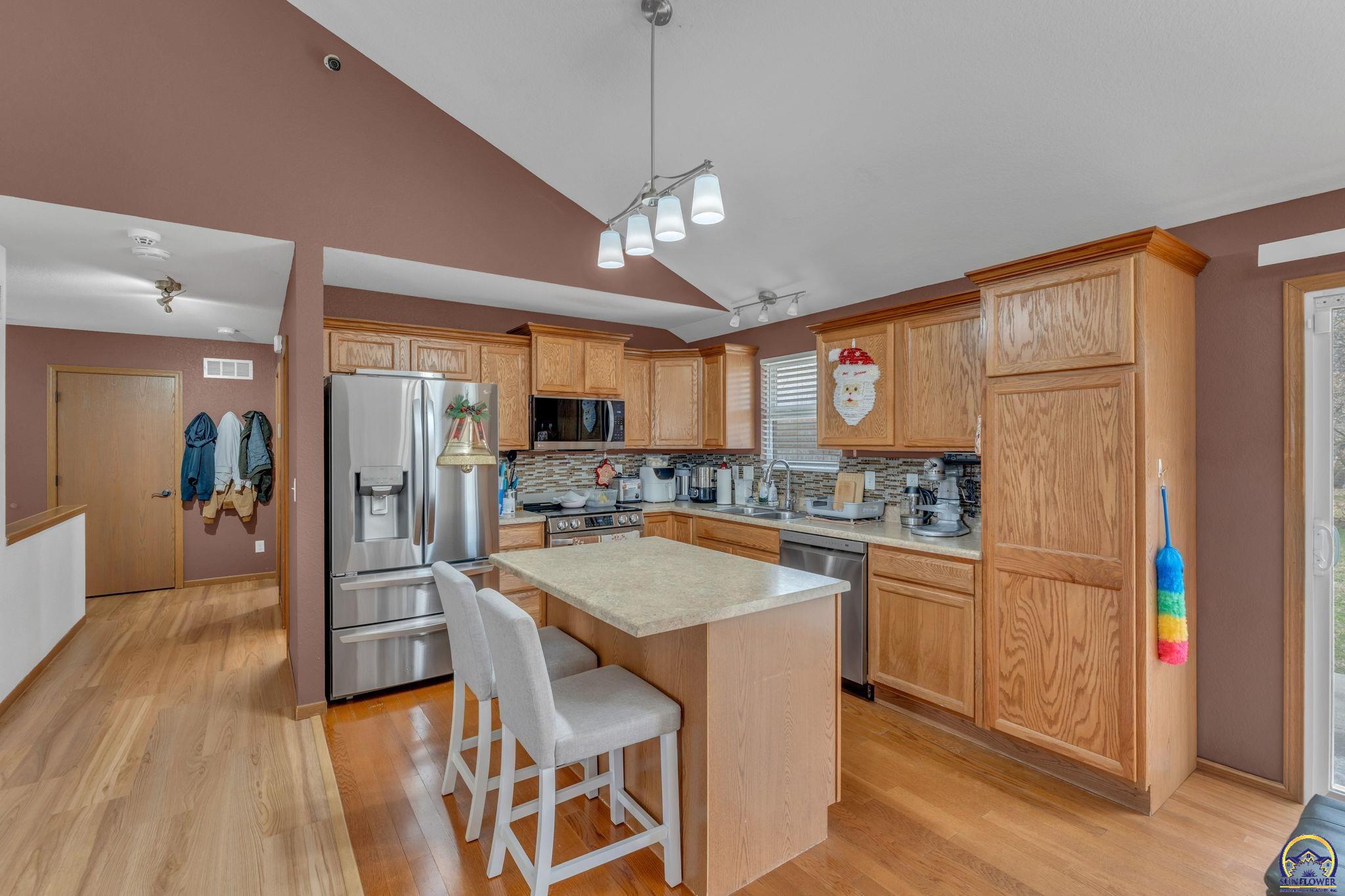 4312 Southeast Chisolm Road Topeka, KS 66609 - Photo 14 of 37