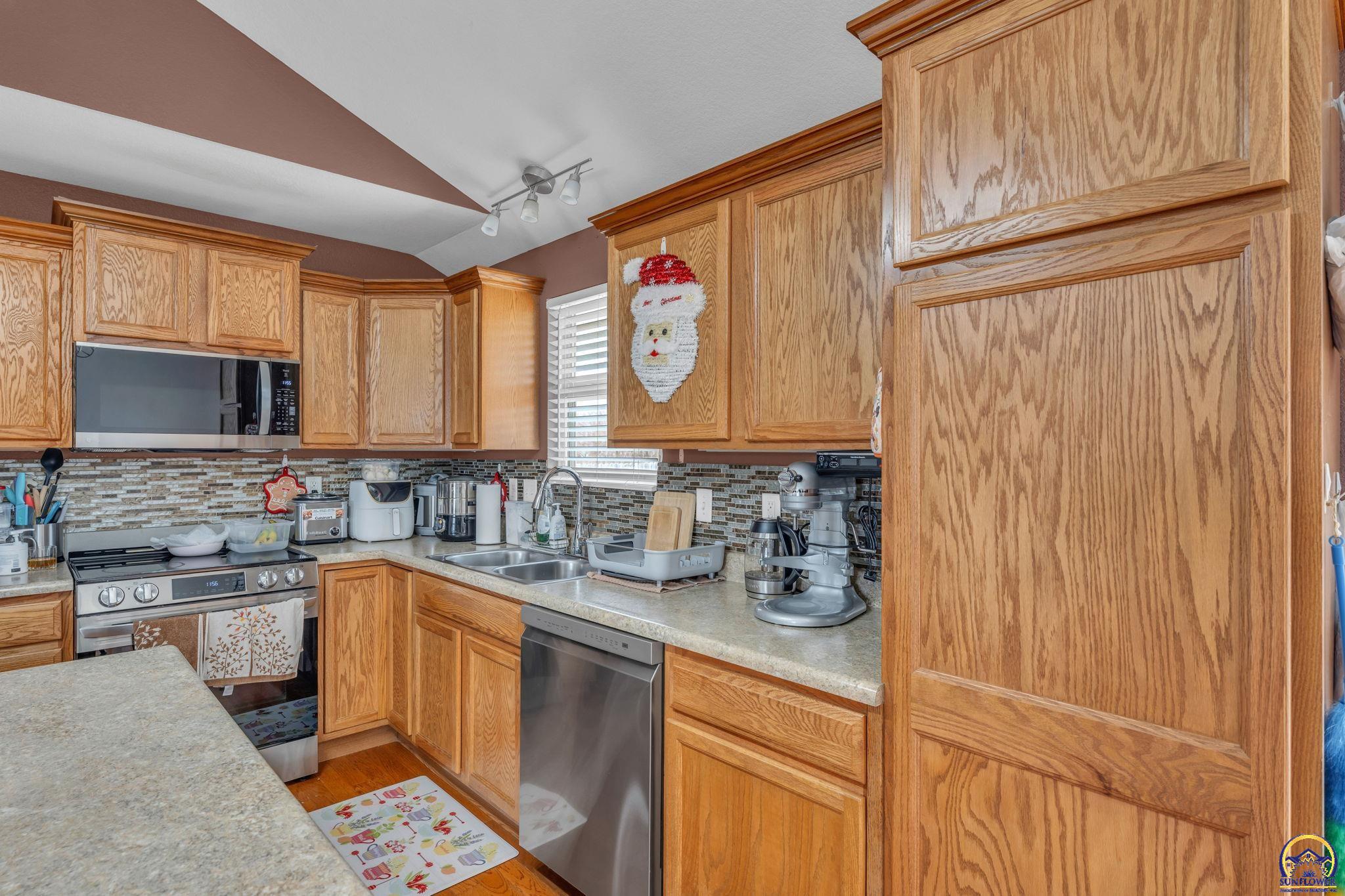 4312 Southeast Chisolm Road Topeka, KS 66609 - Photo 15 of 37