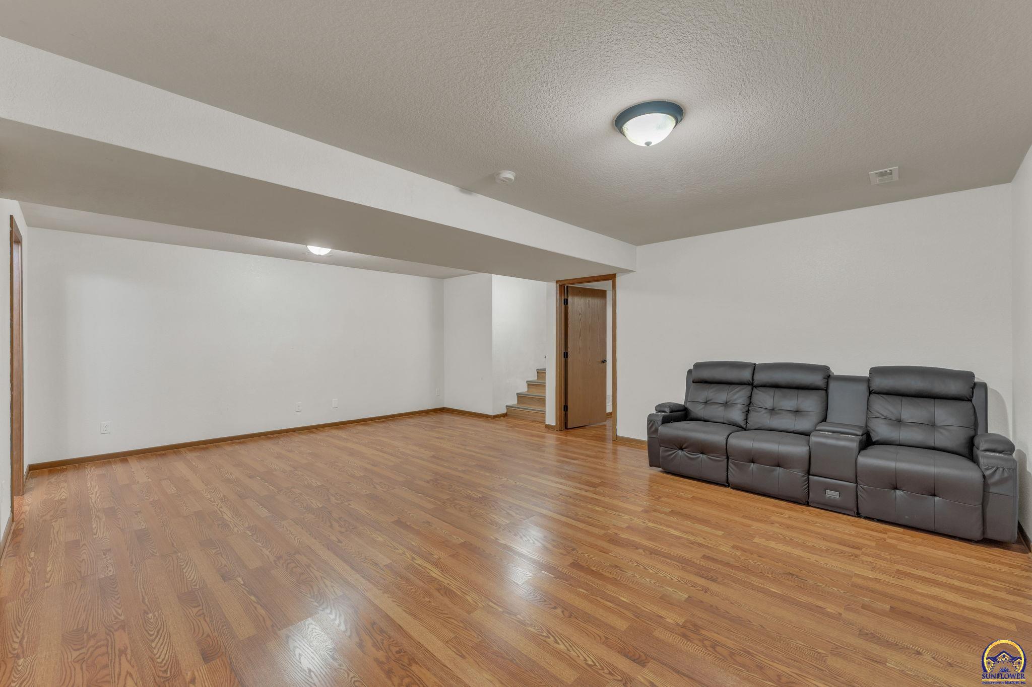 4312 Southeast Chisolm Road Topeka, KS 66609 - Photo 25 of 37