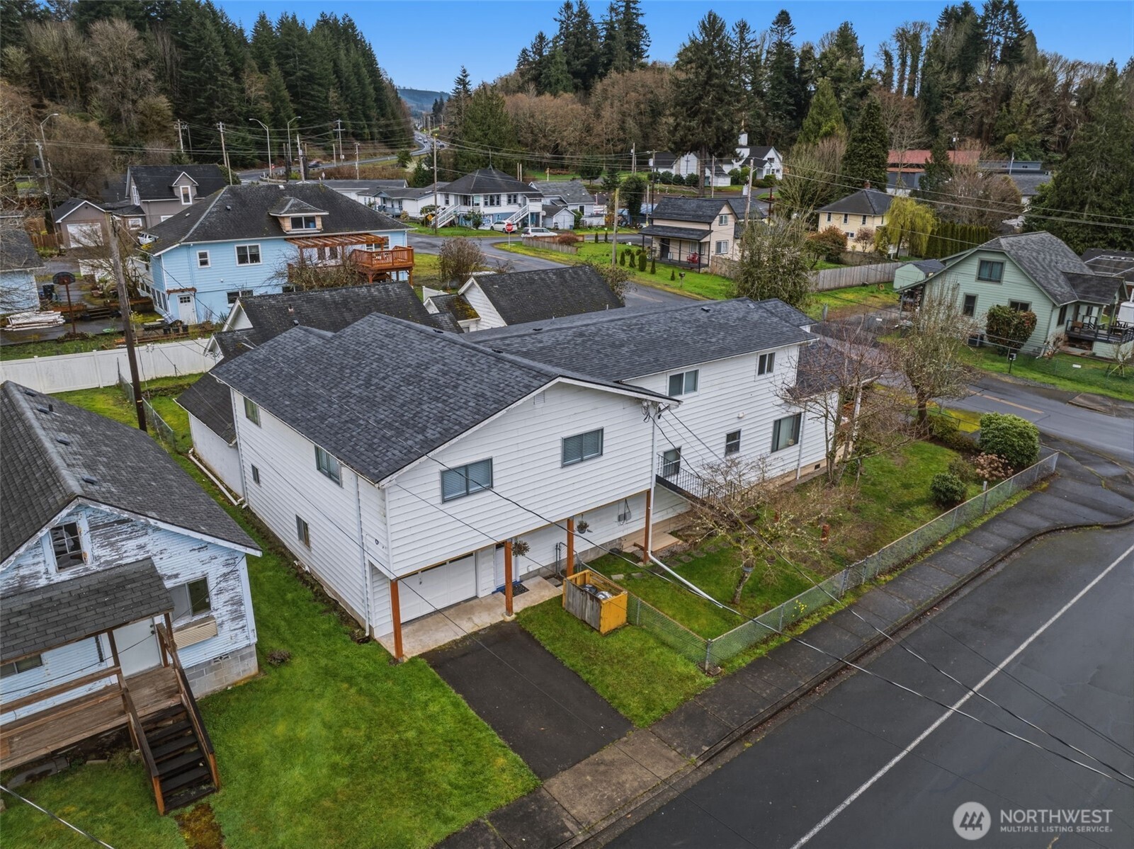 180 2nd Street Cathlamet, WA 98612 - Photo 12 of 40 a view of a house with a garden and trees