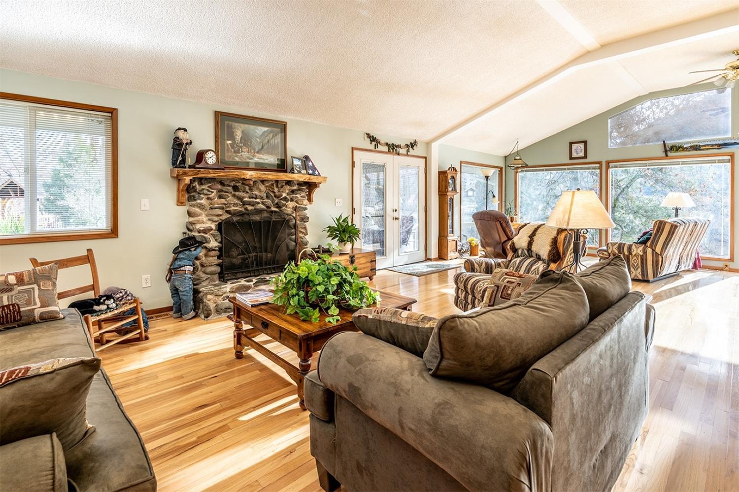360 Riverside Avenue Gold Hill, OR 97525 - Photo 3 of 33 Additional Photo