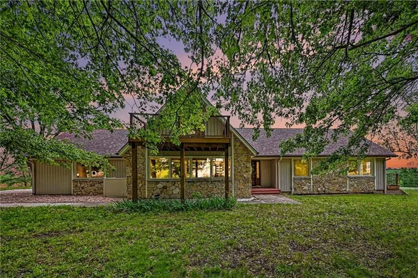 $755,000 | 9899 Northwest Blair Lane, Gower, MO 64454