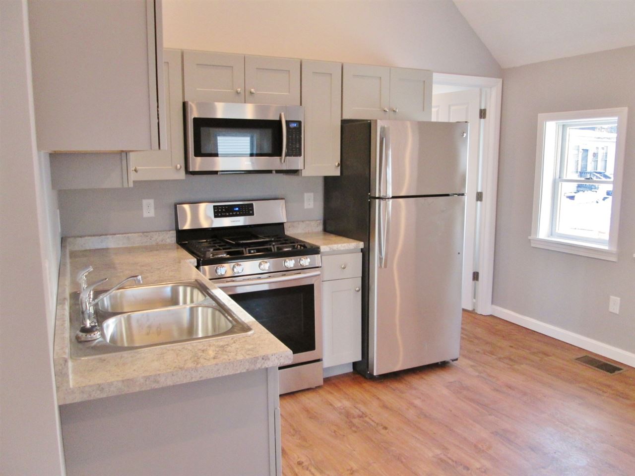 10 Jenness Street Rochester, NH 03867 - Photo 4 of 19