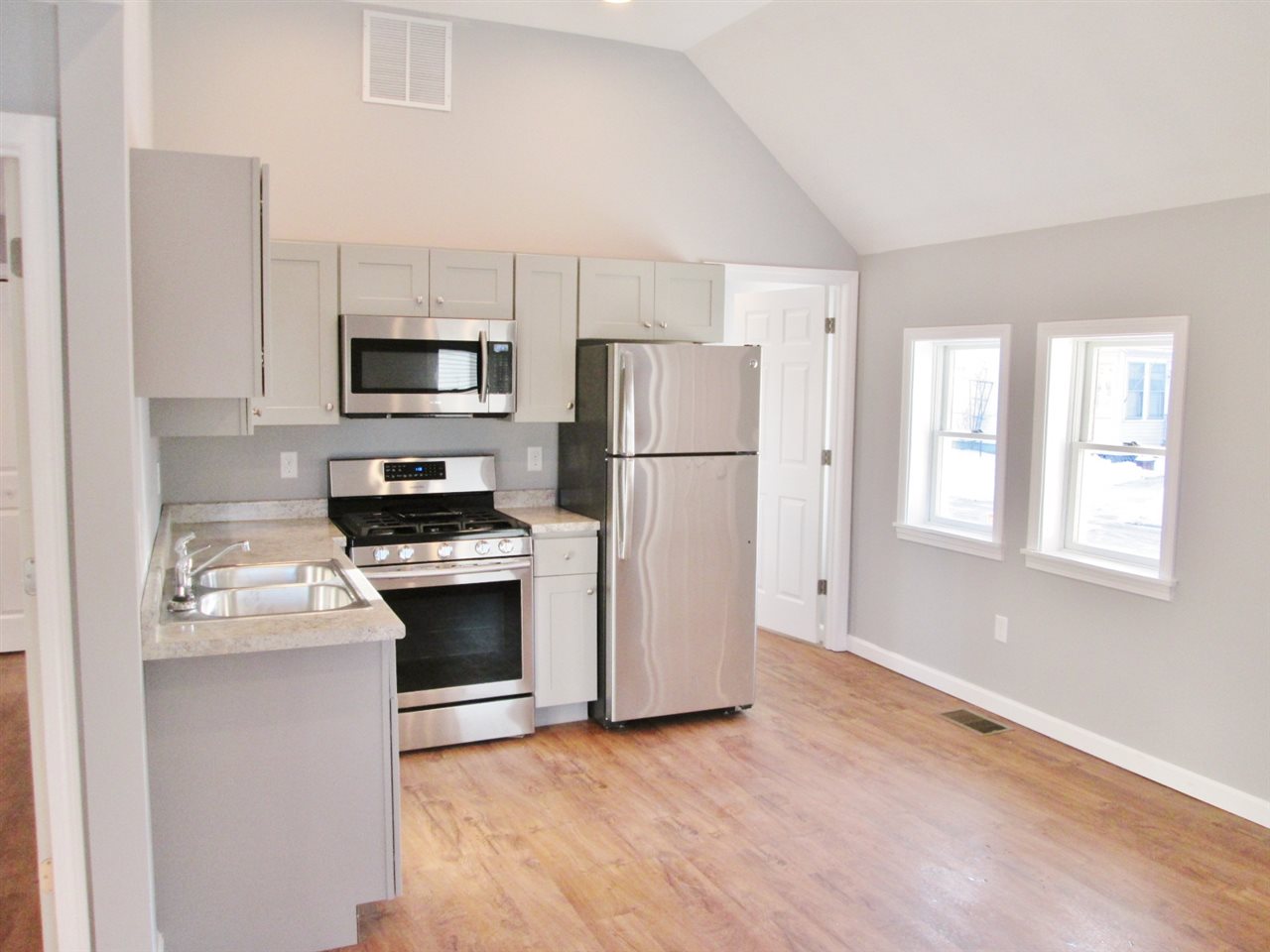10 Jenness Street Rochester, NH 03867 - Photo 5 of 19
