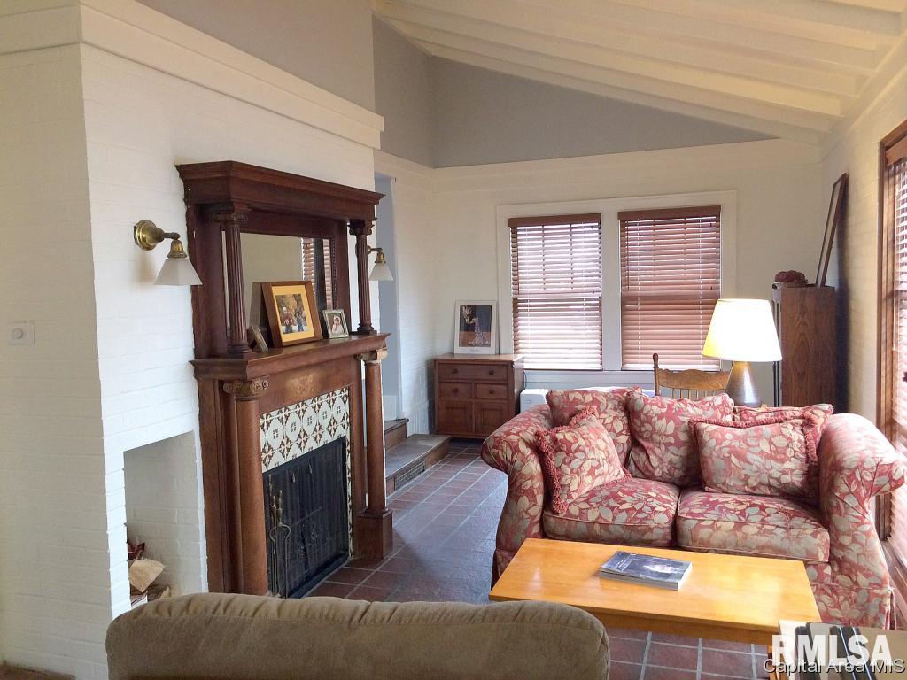 1937 Bates Avenue Springfield, IL 62704 - Photo 10 of 32 Gallery Image 10