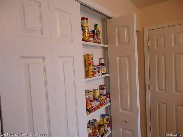 18003 Winsome Road Fraser, MI 48026 - Photo 19 of 25 DSC01529.JPG