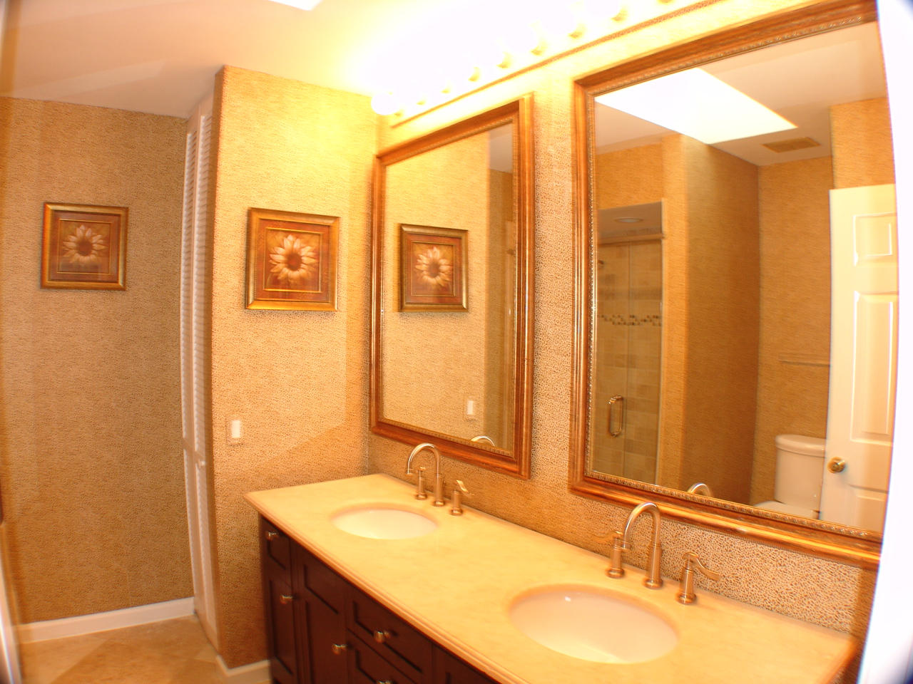 69 Dunbar Road Palm Beach Gardens, FL 33418 - Photo 15 of 21 Bathroom 2