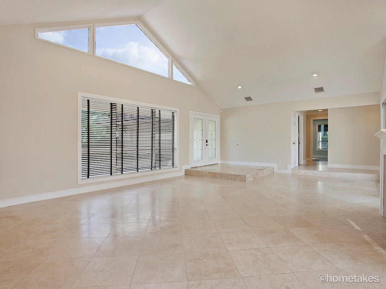 69 Dunbar Road Palm Beach Gardens, FL 33418 - Photo 4 of 21 Living Room