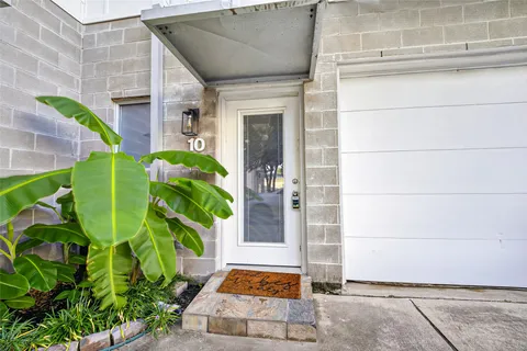 $275,000 | 5920 Fairdale Lane, Unit 10, Houston, TX 77057
