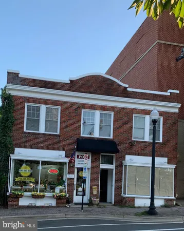 $2,400 | 3612 Langston Blvd., Unit 2, Arlington, VA 22207