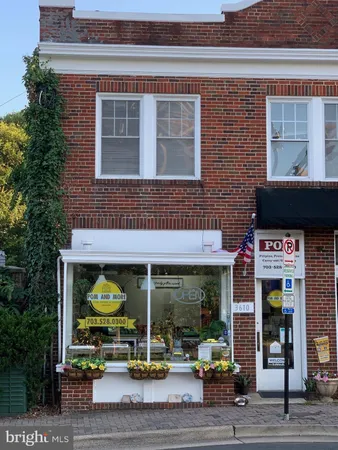 $2,400 | 3612 Langston Blvd., Unit 2, Arlington, VA 22207