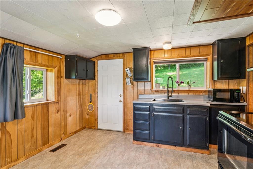 121 Valley Road Sewickley, PA 15143 - Photo 3 of 31 Entrance & Kitchen
