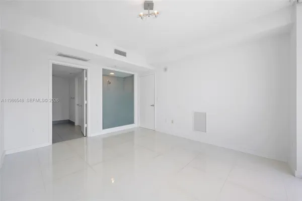 $4,200 | 92 Southwest 3rd Street, Unit 3902, Miami, FL 33130