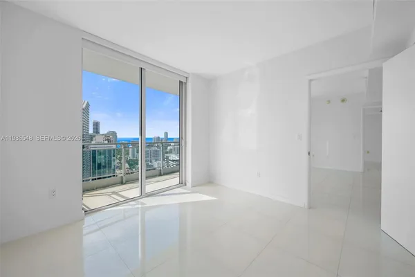 $4,200 | 92 Southwest 3rd Street, Unit 3902, Miami, FL 33130