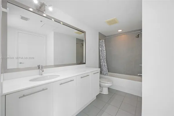 $4,200 | 92 Southwest 3rd Street, Unit 3902, Miami, FL 33130